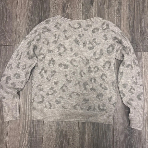 Abercrombie & Fitch Animal Print Tan Gray Pullover Sweater Size Medium - Picture 5 of 5